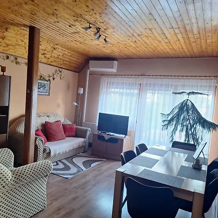 Bagoly Apartment *